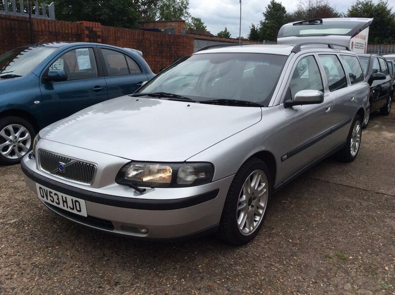 VOLVO V70 2.4 SE