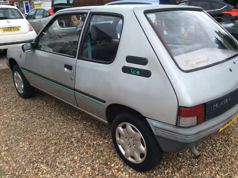 PEUGEOT 205