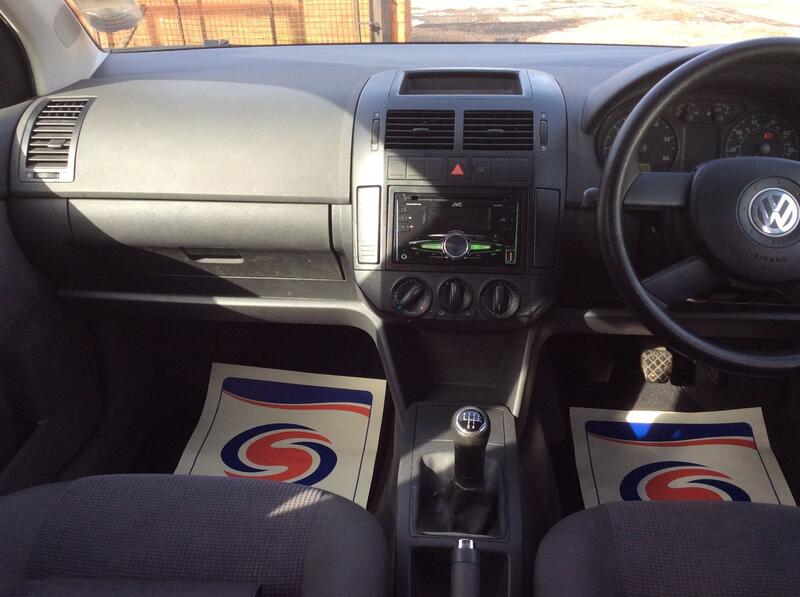 VOLKSWAGEN POLO