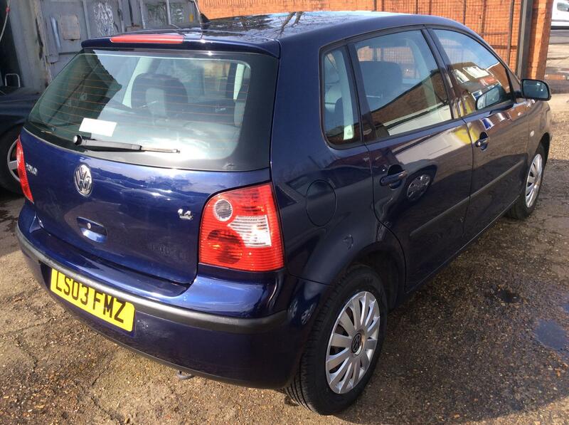 VOLKSWAGEN POLO