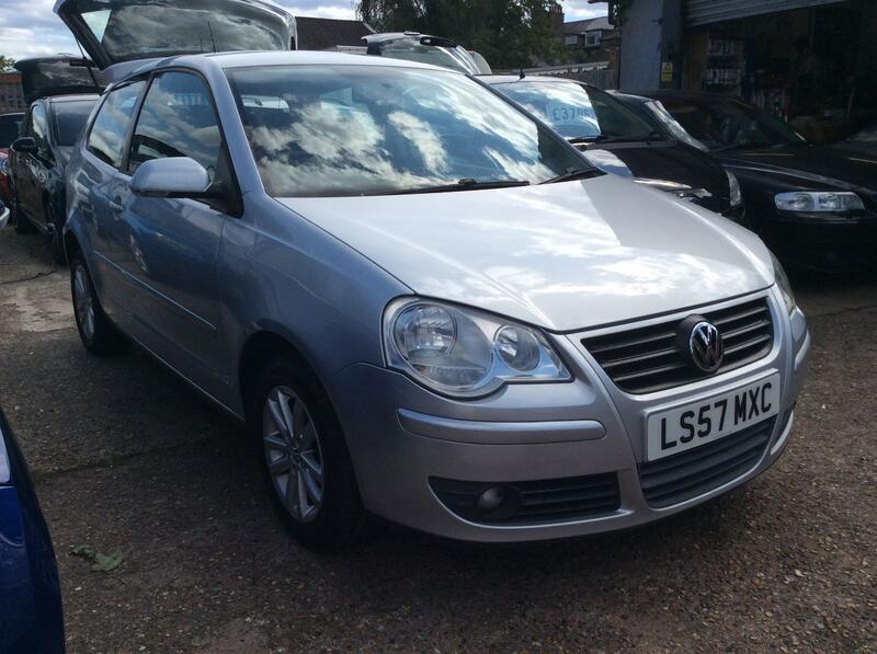 VOLKSWAGEN POLO