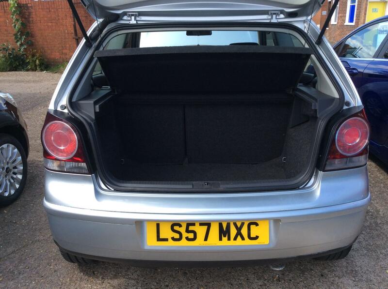 VOLKSWAGEN POLO